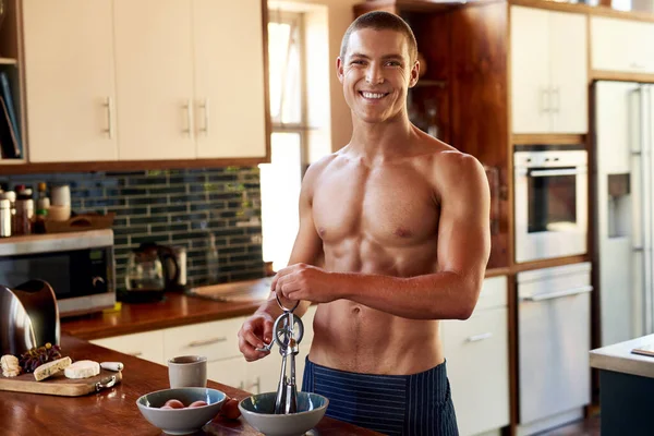 Whisking Good Just How Likes Handsome Young Shirtless Man Making — Fotografia de Stock