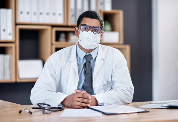 Doctor Wearing Covid Mask Clinic Prevent Spread Pandemic Virus Disease — Stok fotoğraf