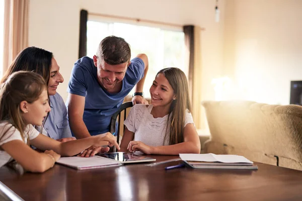 Thanks Help Mom Dad Two Cheerful Young Girls Doing Homework — Stock fotografie