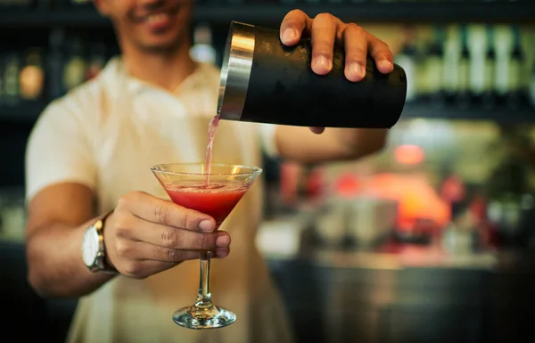 Your Skill Noted Unrecognizable Barman Pouring Drink Fancy Glass Restaurant — Stockfoto