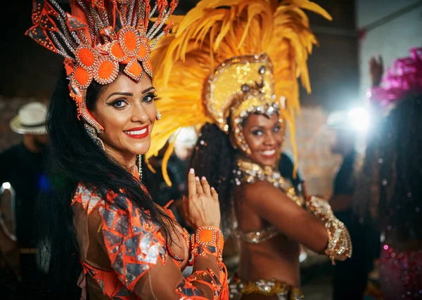 Dance Dream Cropped Portrait Two Beautiful Samba Dancers Performing Carnival — Stockfoto