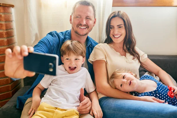 Make Every Family Moment Memorable Happy Young Family Taking Selfie —  Fotos de Stock