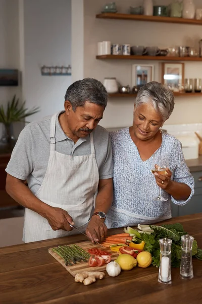 More Date Nights Thanks Retirement Happy Mature Couple Drinking Wine — 图库照片