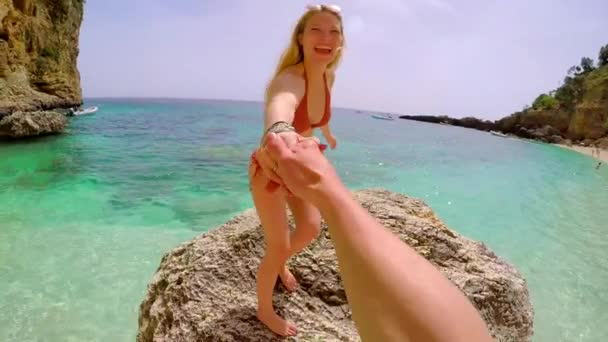 Fun Playful Happy Friends Beach Bonding Having Fun Jumping Ocean — Vídeo de stock
