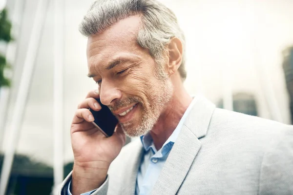 Ill Back Office Shortly Mature Businessman Talking Cellphone City — Foto Stock