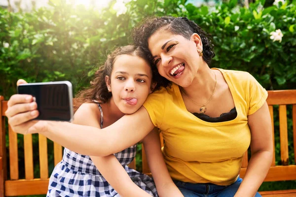 Goofy You Can Young Mother Her Daughter Taking Selfies While — Foto Stock