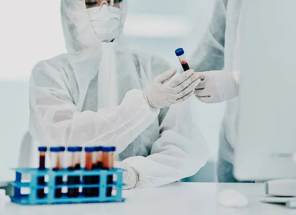Scientists Testing Covid Blood Sample Protective Ppe Prevent Spread Virus — Stockfoto