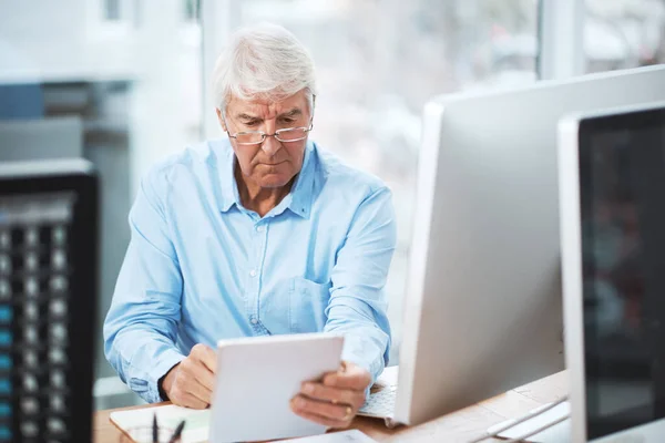 New Technology Amazing Help Handsome Senior Businessman Working Tablet Home —  Fotos de Stock