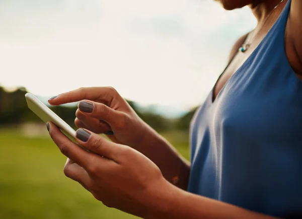 Sending Out Few Texts Unrecognizable Woman Using Smartphone While Standing — Fotografia de Stock