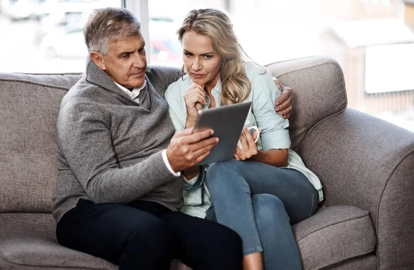 Theyre Hooked World Online Mature Couple Using Digital Tablet Together — Fotografia de Stock