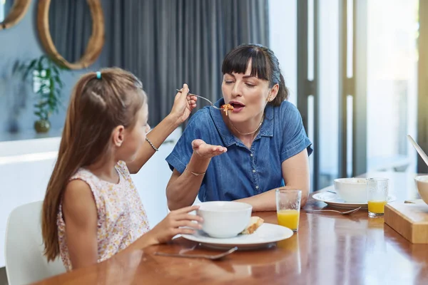 Have Some Too Mom Mother Enjoying Meal Her Little Daughter — Fotografia de Stock