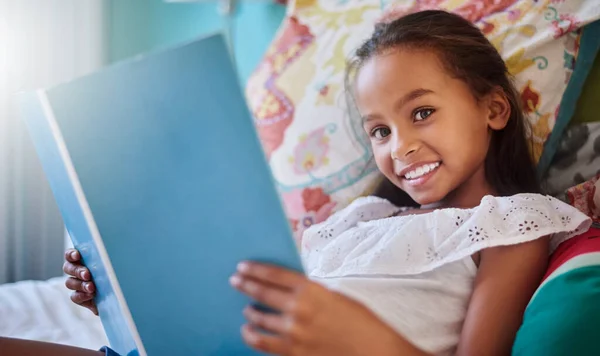 Every Bookworm Has Favourite Story Portrait Adorable Little Girl Reading — Stock fotografie