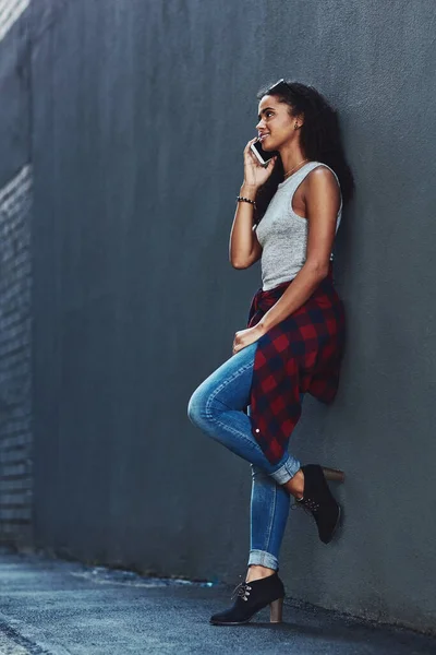 Calling Friends Join City Attractive Young Woman Call Posing Wall — Foto Stock