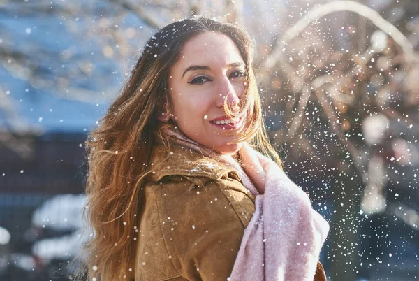 Snowflakes Fall Glitter Light Attractive Young Woman Enjoying Being Out — Fotografia de Stock