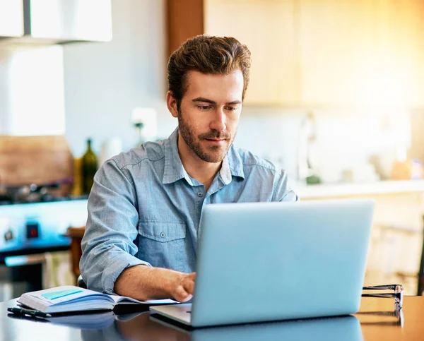Gets Everything Done Online Handsome Young Man Working Laptop Home — Stock Photo, Image