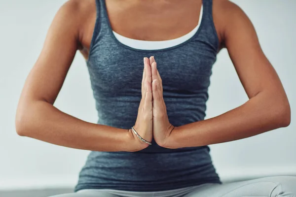 Finding Her Zen Unrecognizable Woman Practicing Yoga Home — Stock fotografie