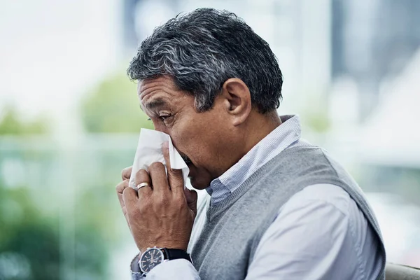 Flu Season Once Again Mature Man Blowing His Nose — Foto de Stock