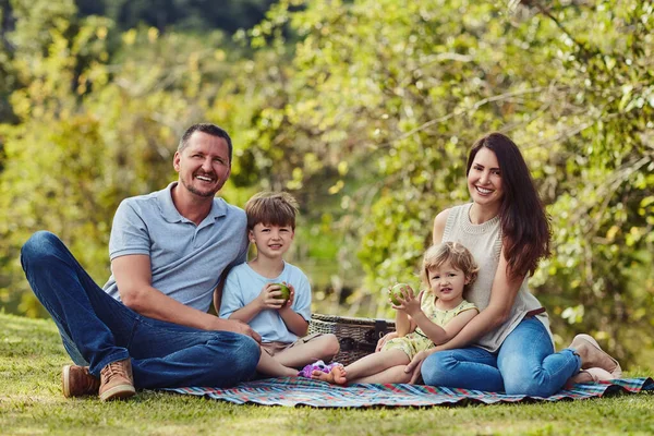 Taking Precious Bonding Time Out Park Portrait Happy Family Bonding — Foto Stock