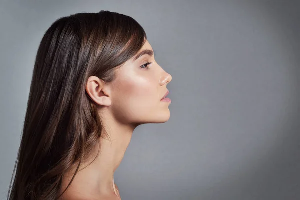 Picturesque Profile Studio Shot Beautiful Young Woman Posing Gray Background — Fotografia de Stock
