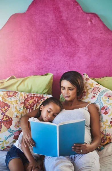 Reading Brings Light Childs Imagination Mother Reading Story Her Little — Zdjęcie stockowe