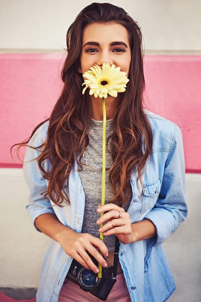 Take Time Smell Flowers Enjoy Life Portrait Beautiful Young Woman — Stock Fotó