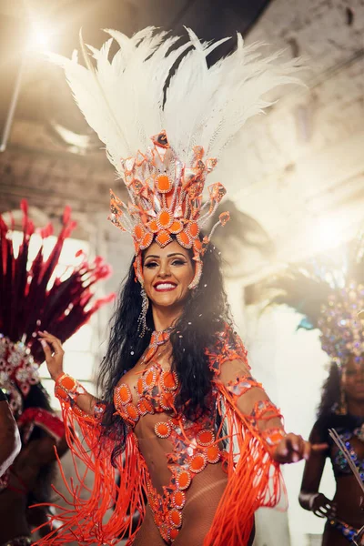 Let Festivities Begin Portrait Cheerful Female Dancer Wearing Vibrant Costume — Stockfoto
