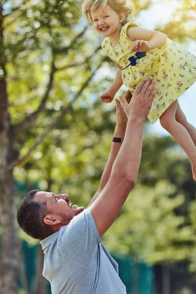 Out Whole Lot Fun Father Bonding His Little Daughter Outdoors — Stock Fotó