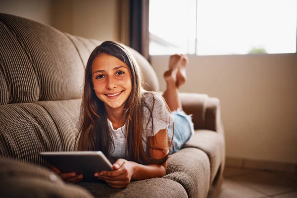 Spend Little Time Online Everyday Full Length Portrait Young Girl — Stock fotografie