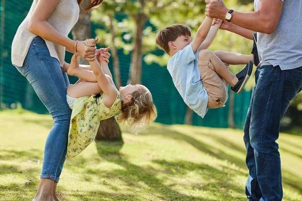 Making Day Fun Happy Family Bonding Together Outdoors — Stock Photo, Image
