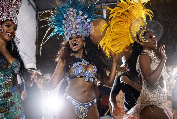 Glamorous Queens Have Taken Dance Floor Samba Dancers Performing Carnival — Stockfoto
