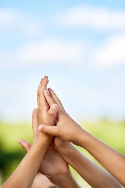 One Kids Group Children Giving Each Other High Five Outdoors — Foto de Stock