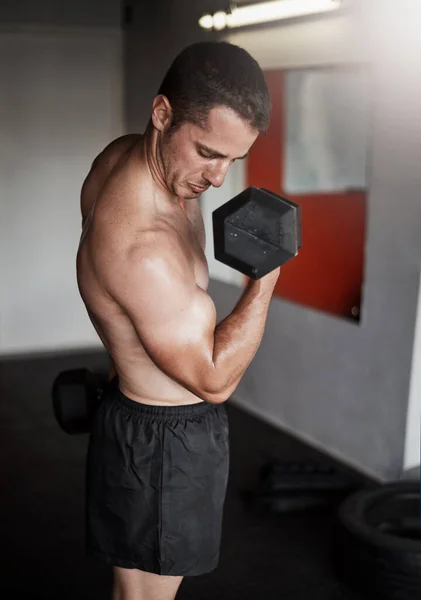 Making His Bicep Bulge Handsome Muscular Young Man Working Out — Stockfoto