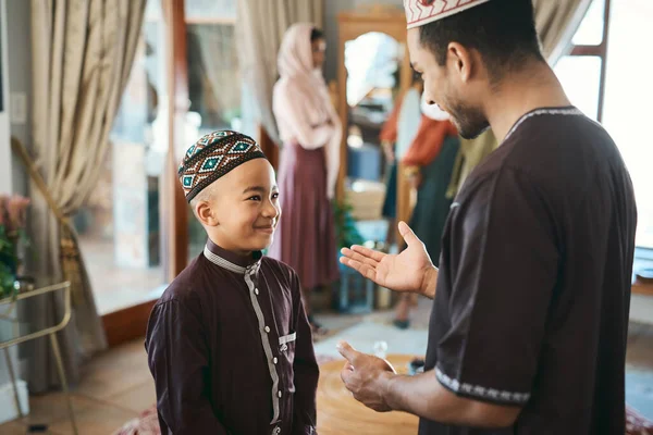 Muslim Father Son Talking Bonding Living Room Religious Holiday Home —  Fotos de Stock