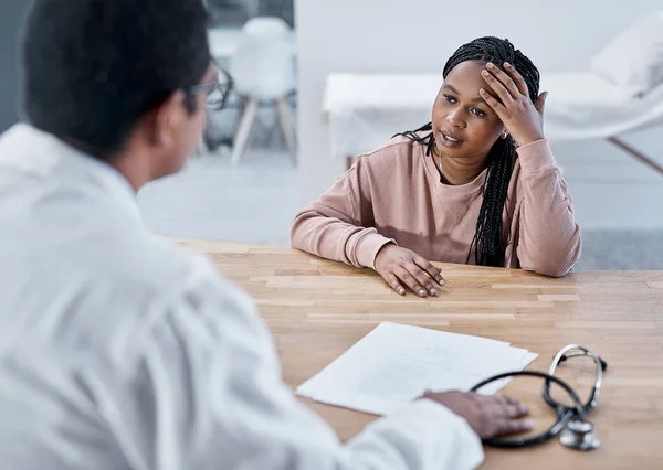 Sick Ill Stressed Patient Doctor Talking Medical Consultation Checkup Visit — Stockfoto