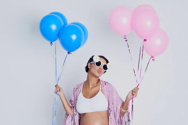 Girl Boy Studio Shot Beautiful Young Pregnant Woman Holding Blue — Zdjęcie stockowe