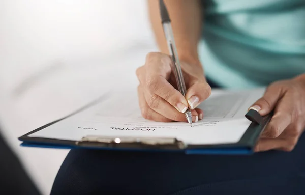 She Never Misses Detail Unrecognizable Female Physiotherapist Working Her Office — Stockfoto