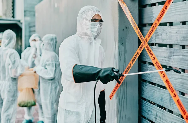 Hazmat Wearing Medical Healthcare Worker Sanitizing Cleaning Quarantine Contamination Site — 图库照片
