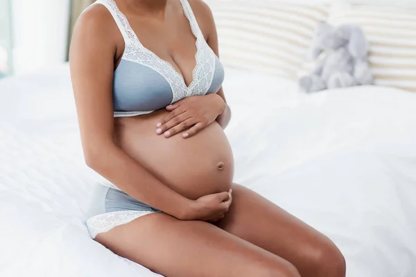 Theres Tiny Person Holding Big Blessing Pregnant Young Woman Sitting — Foto Stock