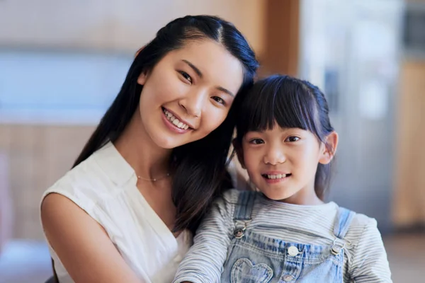 Shes Definitely Mommys Girl Portrait Mother Her Little Daughter Bonding — Stockfoto