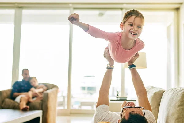 Dad Makes Feel Superhero Cropped Portrait Adorable Little Girl Playing — Stock fotografie