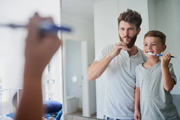Giving Teeth Good Clean Father His Little Son Brushing Teeth — Stock fotografie
