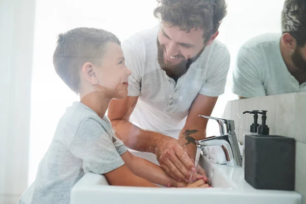 Cleanliness Important Always Wash Your Hands Young Handsome Father Helping — Stock fotografie