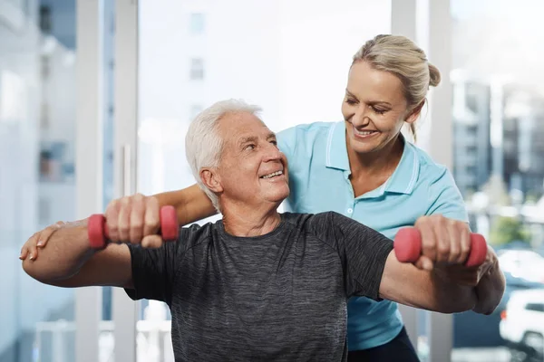 How Those Feel Mature Female Physiotherapist Working Senior Male Patient — Stockfoto