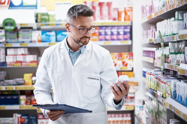Managing Successful Pharmacy Mature Pharmacist Doing Inventory Pharmacy — Foto de Stock