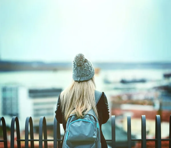 Every City Has Something Offer Rearview Shot Young Woman Looking — Stock fotografie