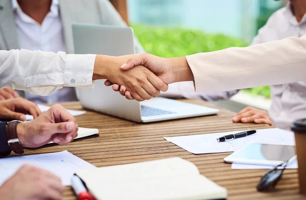 Welcome Team Closeup Shot Two Unrecognizable Businesspeople Shaking Hands Meeting — Stockfoto
