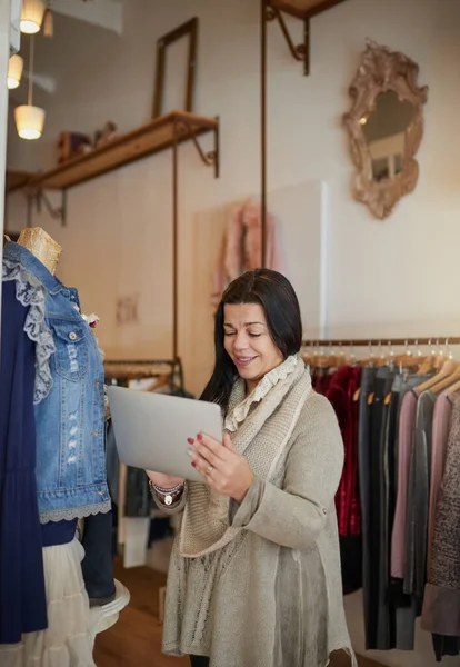 Using Technology Manage Her Store Attractive Mature Female Entrepreneur Working — Stockfoto