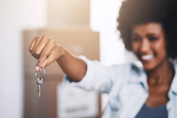 Her New Life Begins Young Woman Holding House Keys Her — Stockfoto