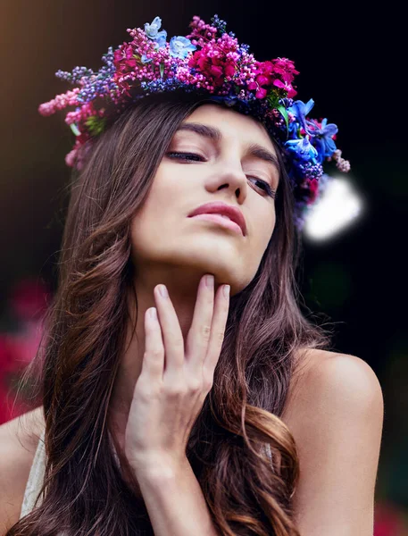 Beauty Enchanting Thing Beautiful Young Woman Wearing Floral Head Wreath — Stok fotoğraf