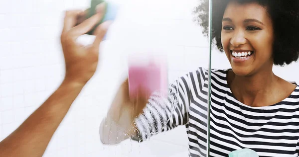 Clean Can See Glass Cheerful Young Woman Washing Glass Shower — Stockfoto